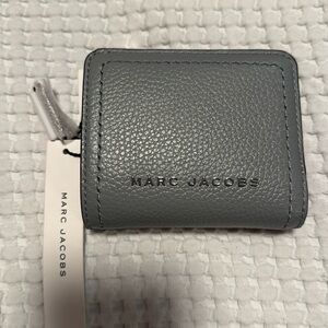 New Marc Jacobs wallet gray & black bifold coin and bill holder credit card slot